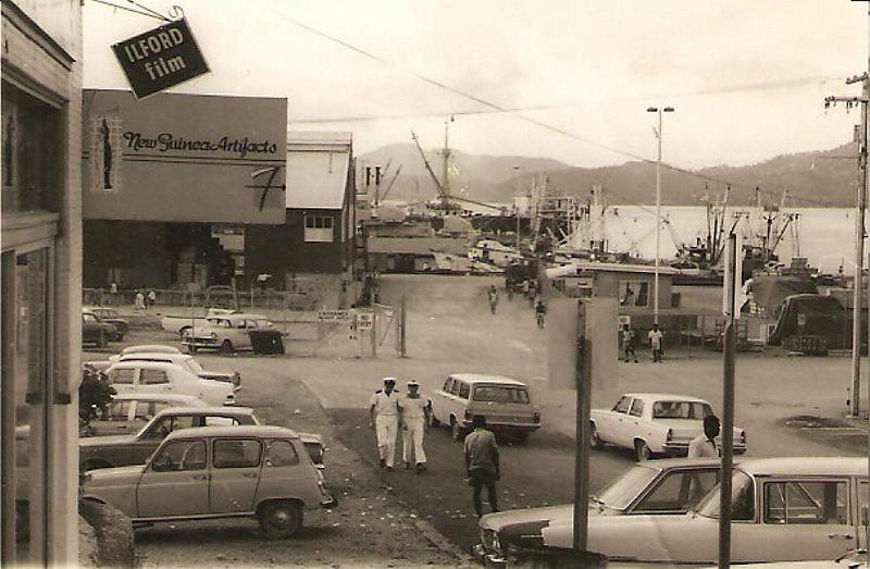 HistPOM-48-1968.jpg - Wharf scene 1968 (source: https://sites.google.com/site/moresbyhistory/; accessed: 3.2.2013)