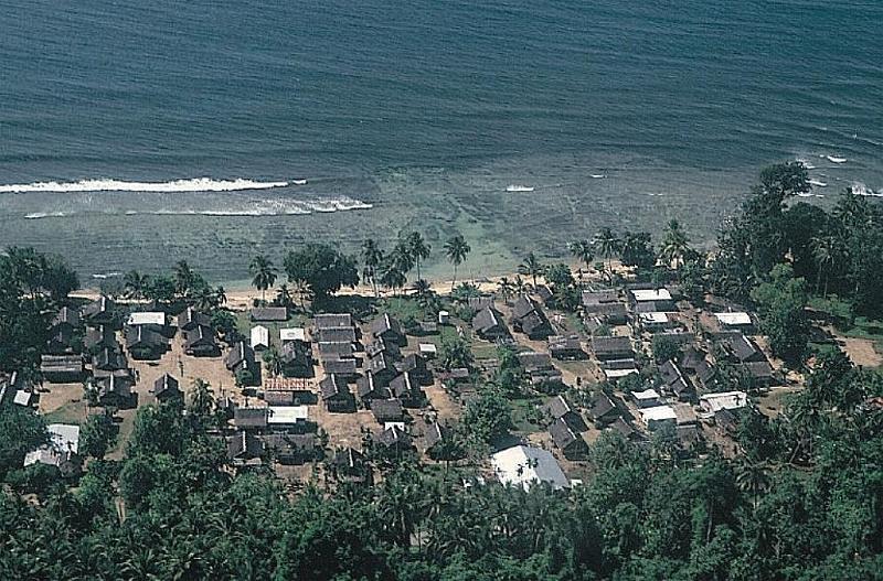 HistPOM-56-2000.jpg - Traditional Papuan village 2000 (source: https://sites.google.com/site/moresbyhistory/; accessed: 3.2.2013)