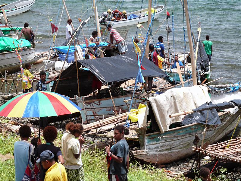 PNG2-06-Seib-2012.jpg - Preparation for the regatta (Photo by Roland Seib)