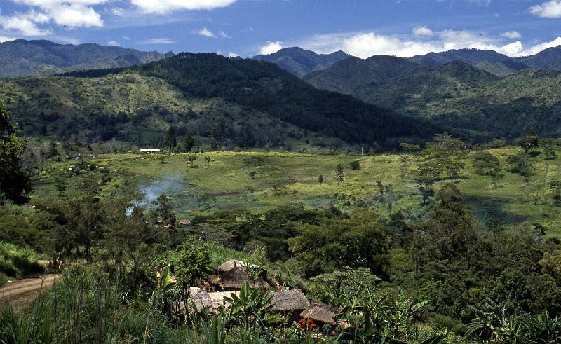 PNG3-16-Seib-1987.jpg - Goroka Valley 1987 (Photo by Roland Seib)