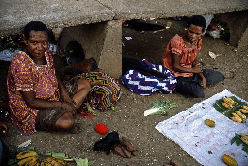 PNG3-62-Seib-1987.jpg - Main market of Mount Hagen 1987 (Photo by Roland Seib)