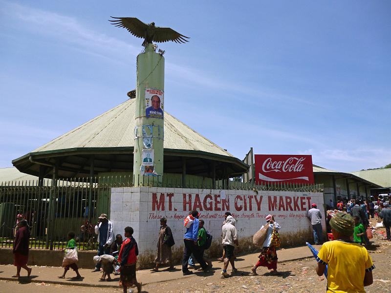 PNG3-66-Seib-2012.jpg - Main market 2012 (Photo by Roland Seib)