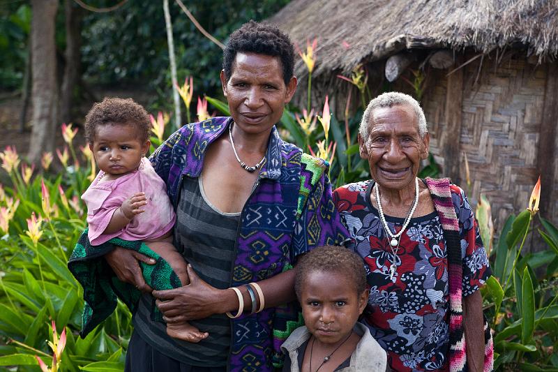 PNG3-73-Krafft-2012.jpg - People of Ogelbeng (Photo by Thorsten Krafft)
