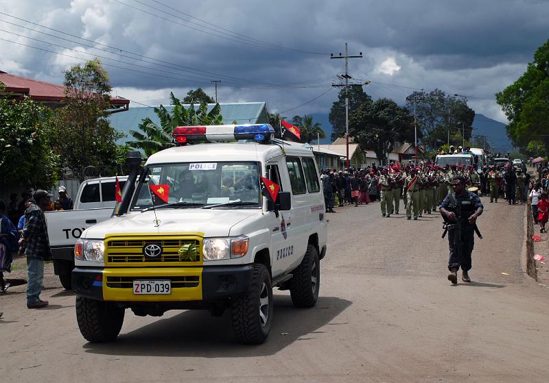 PNG4-26-Seib-2012.jpg - Goroka cultural show 2012 under heavy security precautions by Mobile (Riot) Squad (Photo by Roland Seib)