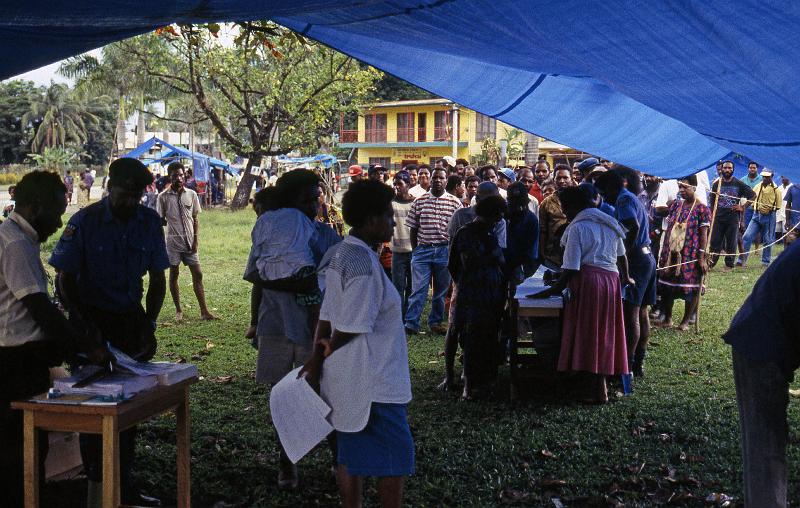 PNG6-007-Seib-1997.jpg - ditto (Photo by Roland Seib)