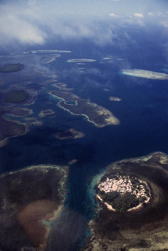 PNG6-015-Seib-1997.jpg - Bismarck Sea (Photo by Roland Seib)