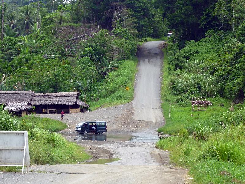 PNG6-040-Seib-2012.jpg - Quarantine checkpoint, Highway near Madang 2012 (Photo by Roland Seib)