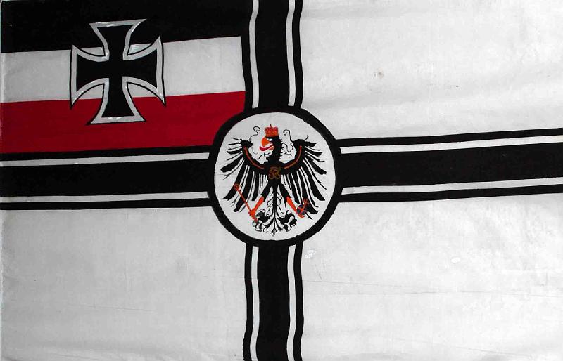 PNG7-06.jpg - Deviation from the imperial war ensign (source: New Guinea Club & Rabaul Museum, Rabaul)(Photo by Roland Seib)