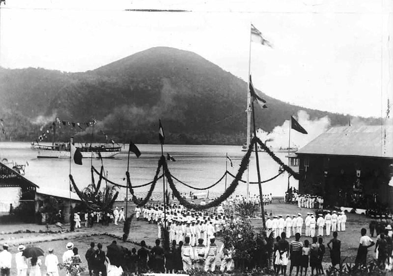 PNG7-07.jpg - 25 years celebration of flag raising on Matupi (source: http://www.ub.bildarchiv-dkg.uni-frankfurt.de/Bildprojekt/frames/hauptframe.html; 2.2.2013)