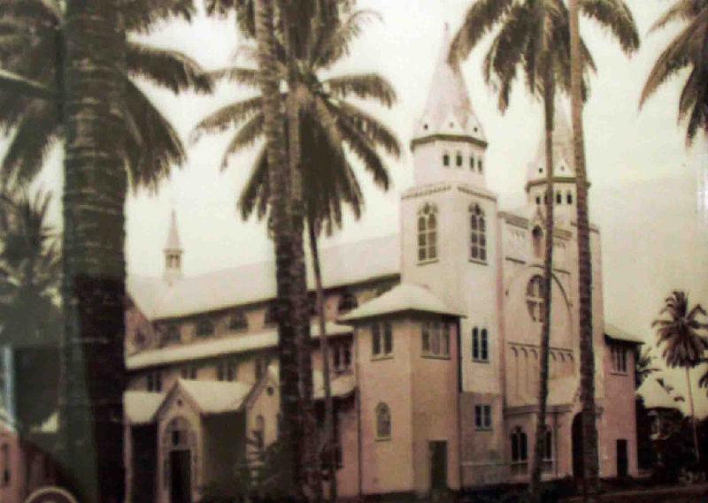 PNG7-20.jpg - The monumental cathedral “Christ the King” at Alexishafen, bombed and destroyed in September 1943 (source photo: exhibition “Tupela Poroman. Old Ties and New Relationships”, East New Britain Historical and Cultural Centre, Kokopo)(Photo by Roland Seib)