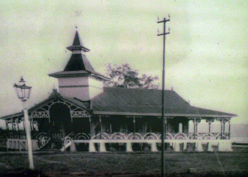 PNG7-26.jpg - North German Lloyd (German shipping company), central office at Rabaul ca. 1909 (source photo: exhibition “Tupela Poroman. Old Ties and New Relationships”, East New Britain Historical and Cultural Centre, Kokopo)(Photo by Roland Seib)