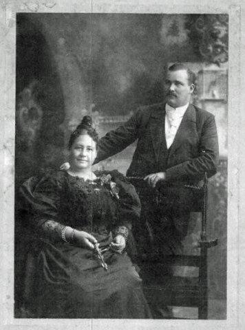 PNG7-34.jpg - Emma and her husband, Paul Kolbe (source: http://www.pngaa.net/Photo_Gallery/QueenEmma/photo20.html; 12.2.2013)