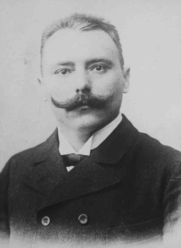 PNG7-43.jpg - Governor Dr Albert Hahl, Herbertshöhe 1902-1915 (source: http://www.ub.bildarchiv-dkg.uni-frankfurt.de/Bildprojekt/frames/hauptframe.html; 15.2.2013)