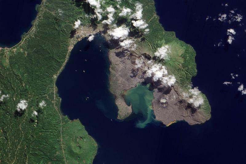 PNG8-07-Seib-2012.jpg - Acquired June 14, 2010, this natural-color NASA-image shows Rabaul Caldera on the northeastern tip of Papua New Guinea's New Britain (source: http://earthobservatory.nasa.gov/IOTD/view.php?id=45059; 18.2.2013)