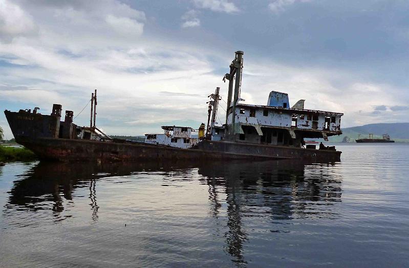 PNG8-18-Seib-2012.jpg - Rotting ships (Photo by Roland Seib)