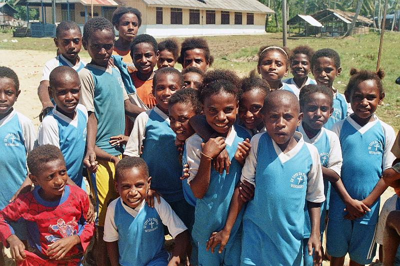 Papua1-60-Zoellner.jpg - School children at a catholic school at Weriagar village in Bintuni bay (2008)(Photo by Siegfried Zöllner)