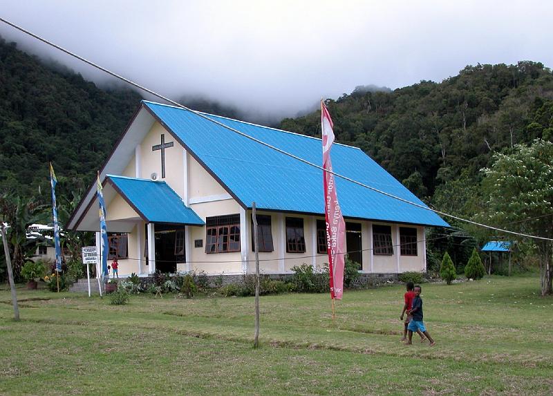 Papua1-61-Zoellner.JPG - Church building (protestant) at Dabra, Mamberamo (2011)(Photo by Siegfried Zöllner)