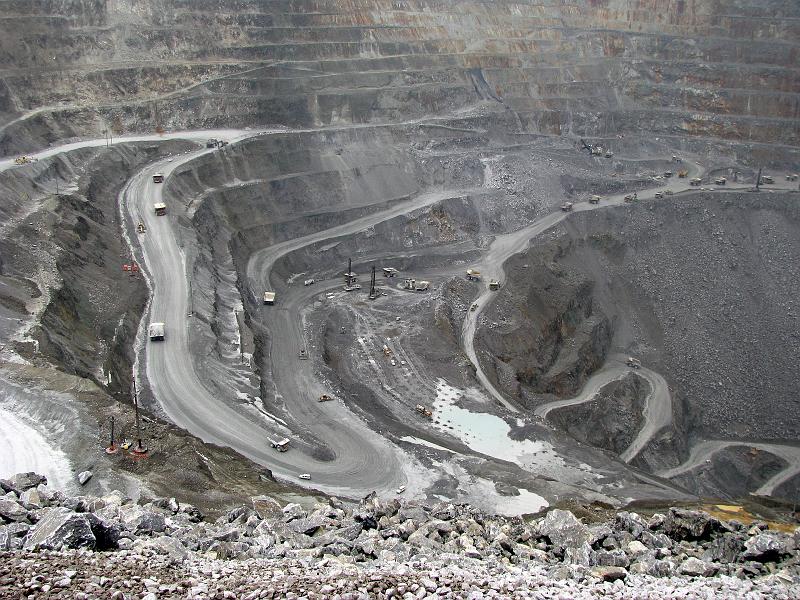 Papua2-03-Zoellner-2008.jpg - View into open pit. Controlled explosions create loose rubble in the centre of the pit, which is transported upwards by the road (Photo by Siegfried Zöllner)