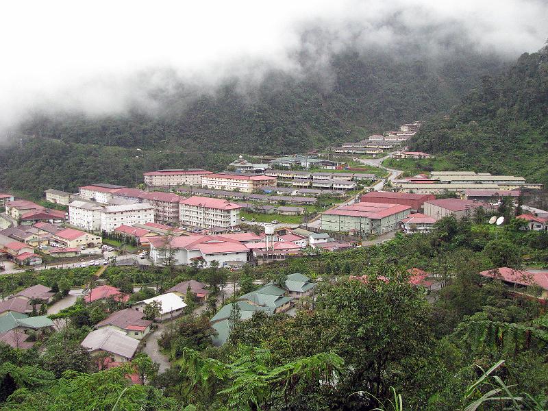 Papua2-14-Zoellner-2008.jpg - Tembagapura, an artificial mining town on 2.500 m height (Photo by Siegfried Zöllner)