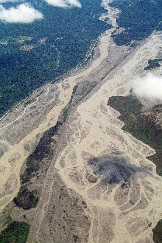 Papua2-19-Zoellner-2008.jpg - Tailings are what remains from the filtering at the mill. They are brought downwards by the Aikwa river to the plains near the coast, where they already cover a wide strip of land (Photo by Siegfried Zöllner)