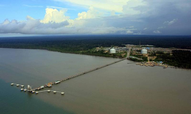 Papua2-24-BP-2008.jpg - Landing place to load ships with liquid gas. Indonesia is the world's third-biggest LNG exporter after Qatar and Malaysia (Photo by BP)