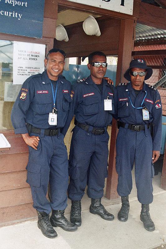 Papua2-30-Zoellner-2008.jpg - Tangguh has establish a company run security service and employs Papuas with priority (Photo by Siegfried Zöllner)