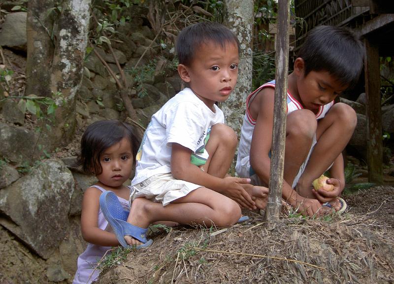 Philippines-10-Sauer-2012.jpg - Playing kids (Photo by Rita Sauer)