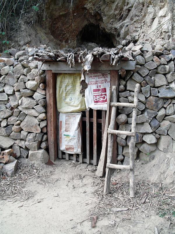 Philippines-14-Seib-2012.jpg - Entrance to a mining tunnel (Photo by Roland Seib)