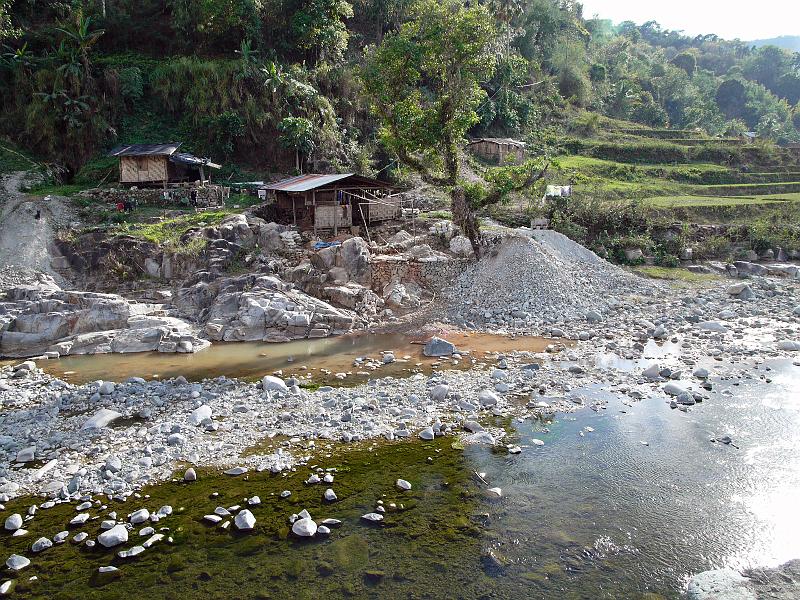 Philippines-16-Seib-2012.jpg - Small-scale or artisanal mining at the river near Mapisla (Photo by Roland Seib)