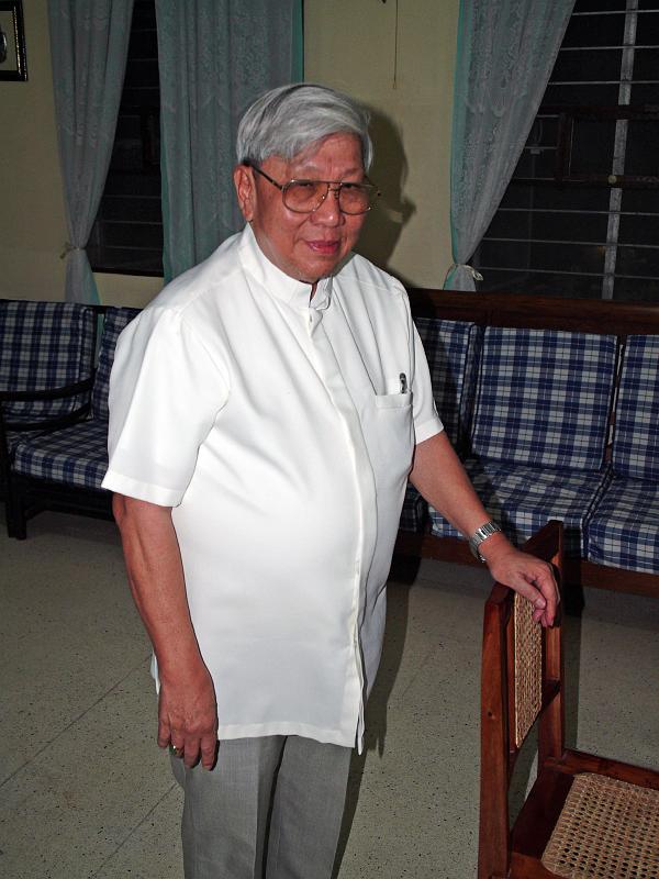 Philippines-66-Seib-2012.jpg - Catholic Bishop Dinualdo Gutierrez, staunch opponent of large-scale mining, City of Koronadal (Photo by Roland Seib)