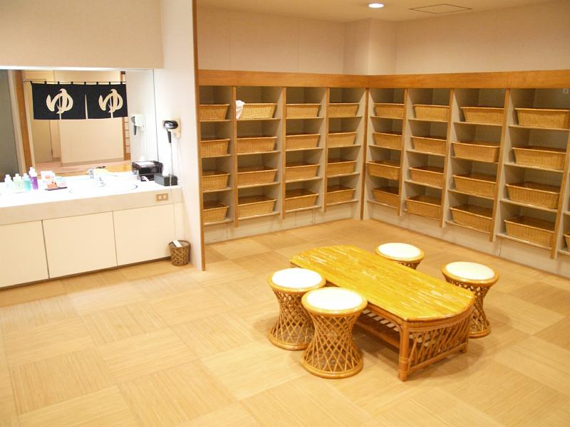 seib-2008-japan-24.JPG - Onsen (traditional Japanese bathroom), Suwa (© Roland Seib)