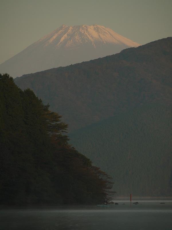 Fuji-16-Seib-2008.JPG - ditto (Photo by Roland Seib)