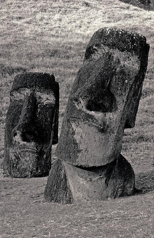 Rapanui-05-Seib-2000.jpg - Moai (© Roland Seib)