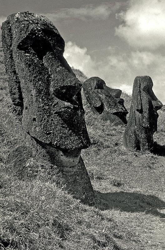 Rapanui-07-Seib-2000.jpg - Moai (© Roland Seib)