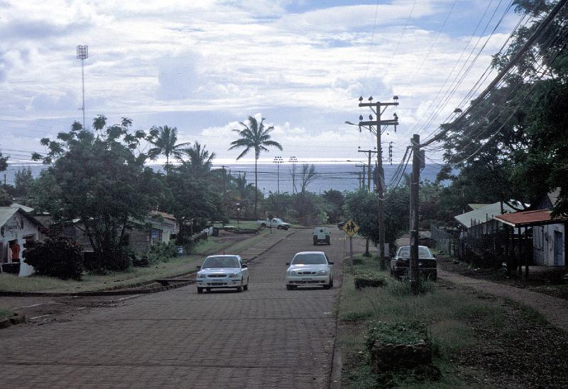 Rapanui-14-Seib-2000.jpg - Main road, Hanga Roa (© Roland Seib)