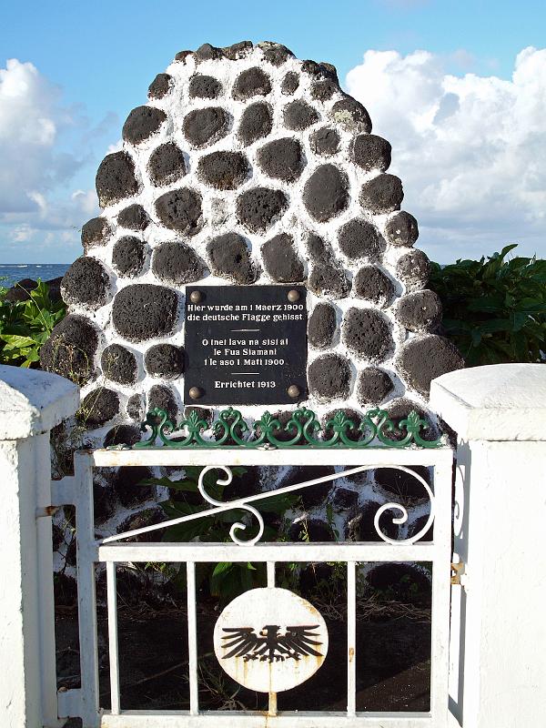 Samoa-35-Seib-2011.jpg - Monument, which commemorates the raising of the German flag at the 1st of March 1900, built in 1913, Muluinu´u Road, Apia (Photo by Roland Seib)