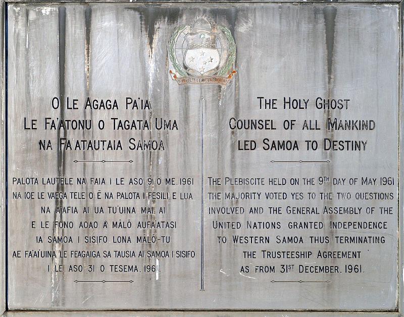 Samoa-56-Seib-2011.jpg - Independence Memorial, Mulinu´u Road, Apia (Photo by Roland Seib)