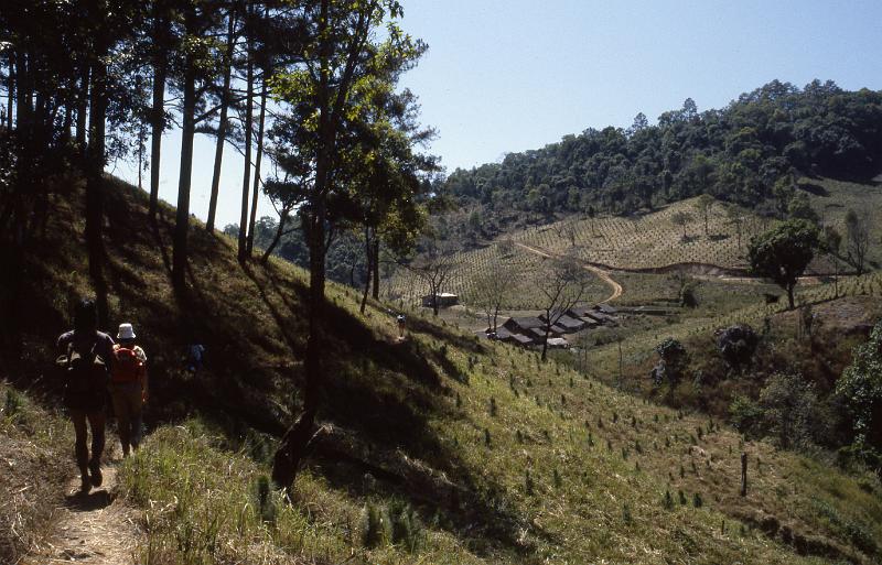 Thailand-23-Seib-1986.jpg - Trekking in the Golden Triangle and visiting ethnic minorities (Lisu, Meo, Karen, Shan)(photo by Roland Seib)