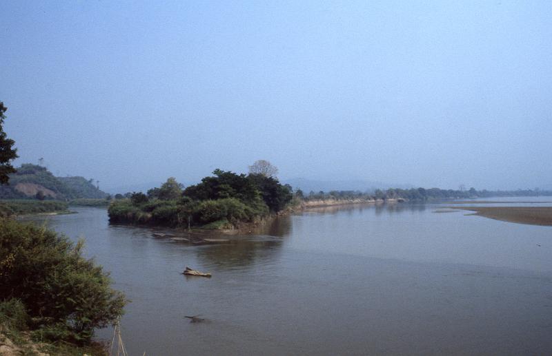 Thailand-45-Seib-1986.jpg - Thailand (left), Burma (middle) and Laos (right) at a glance (photo by Roland Seib)