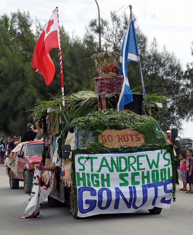 Tonga-13-Seib-2011.jpg - Public parade at the last day of the Heilala Festival in Nuku´alofa (Photo by Roland Seib).