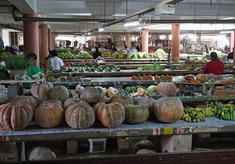 Tonga-23-Seib-2011.jpg - Talamahu Market, Nuku´alofa (Photo by Roland Seib).