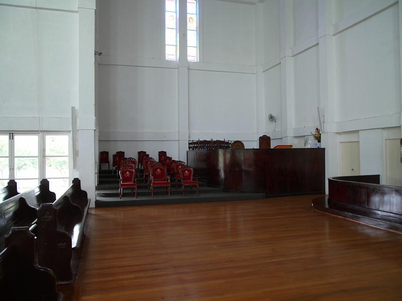 Tonga-31-Seib-2011.JPG - Church seats of the king and family (Photo by Roland Seib).