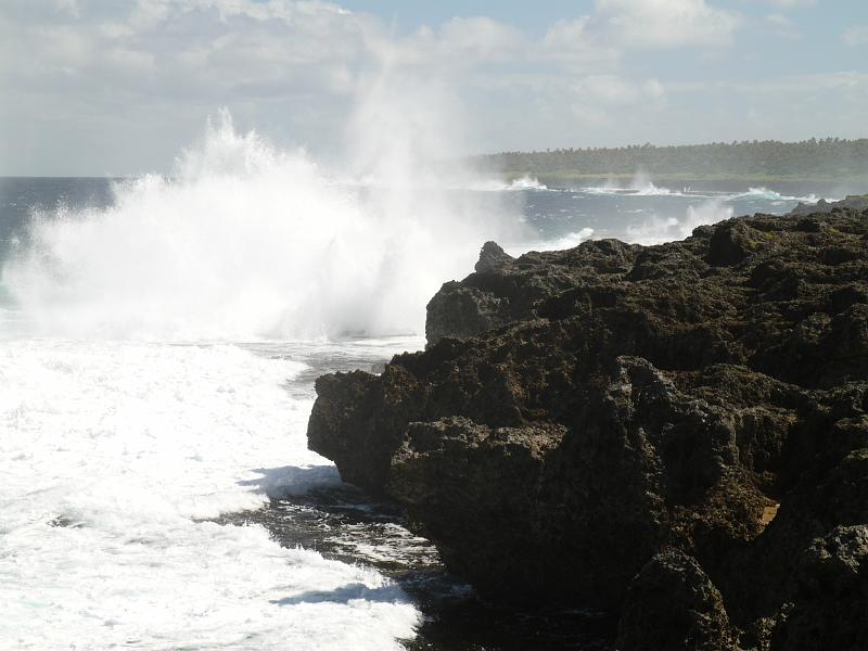 Tonga-37-Seib-2011.JPG - Rough sea at the South coast of Tongatapu Island (Photo by Roland Seib).