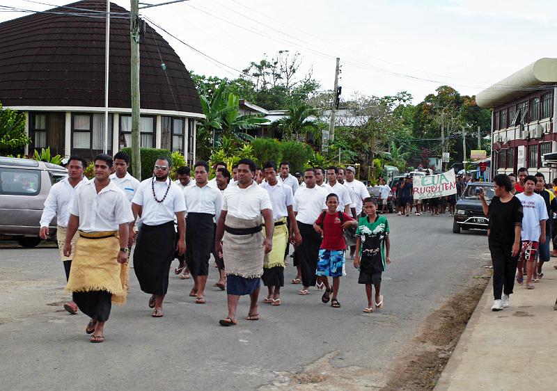 Tonga-62-Seib-2011.jpg - March of the rugby team and supporters to the playing field (Photo: Roland Seib).