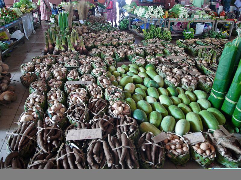 Vanuatu-09-Seib-2011.jpg - Central market (Photo by Roland Seib)