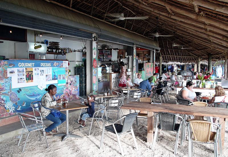 Vanuatu-19-Seib-2011.jpg - Promenade (Photo by Roland Seib)