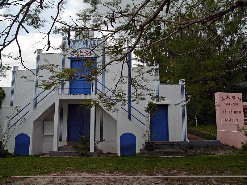 Vanuatu-20-Seib-2011.jpg - Vietnamese Roman Catholic church Porte du Ciel (Photo by Roland Seib)