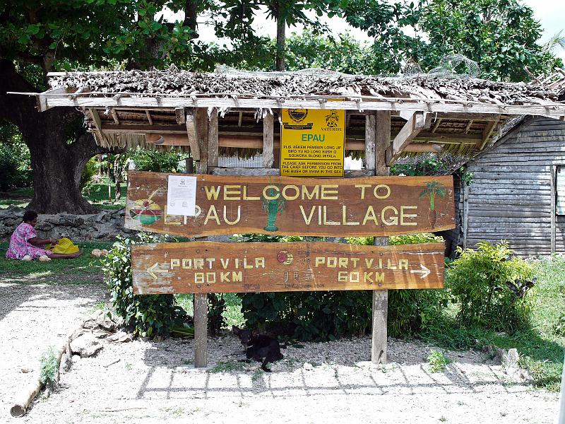 Vanuatu-37-Seib-2011.jpg - Village (Photo by Roland Seib)