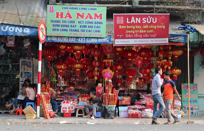 Vietnam-05-Unterkoefler-2013.jpg - Shop Hanoi (Photo by Alexander Unterköfler)