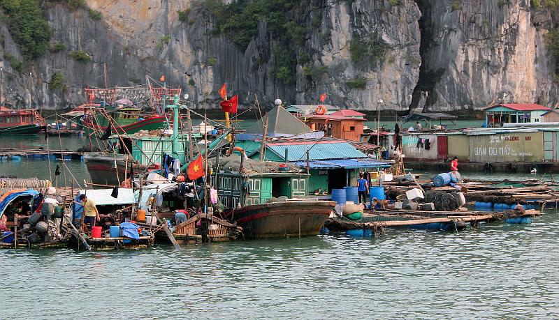 Vietnam-19-Unterkoefler-2013.jpg - Fishermen preparing to leave (Photo by Alexander Unterköfler)